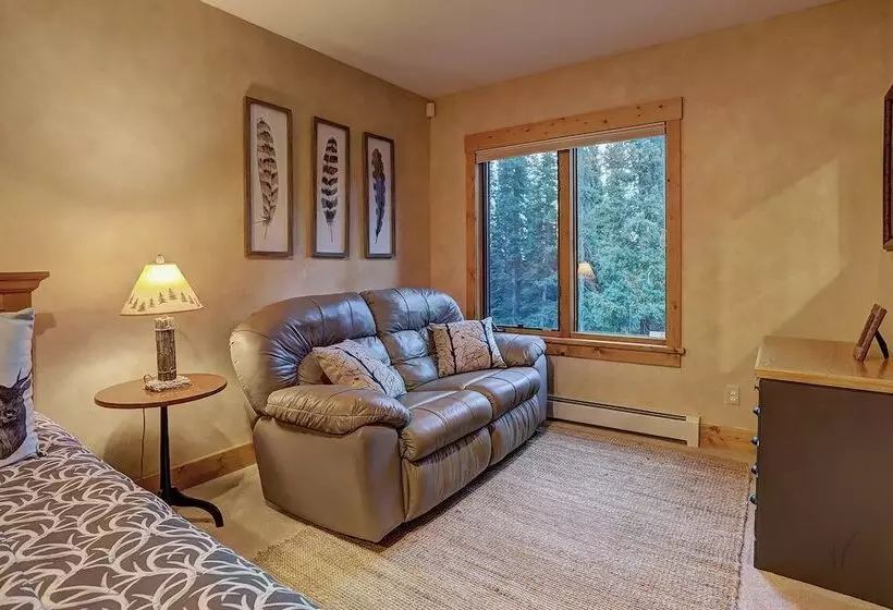 Pine Forest Lodge