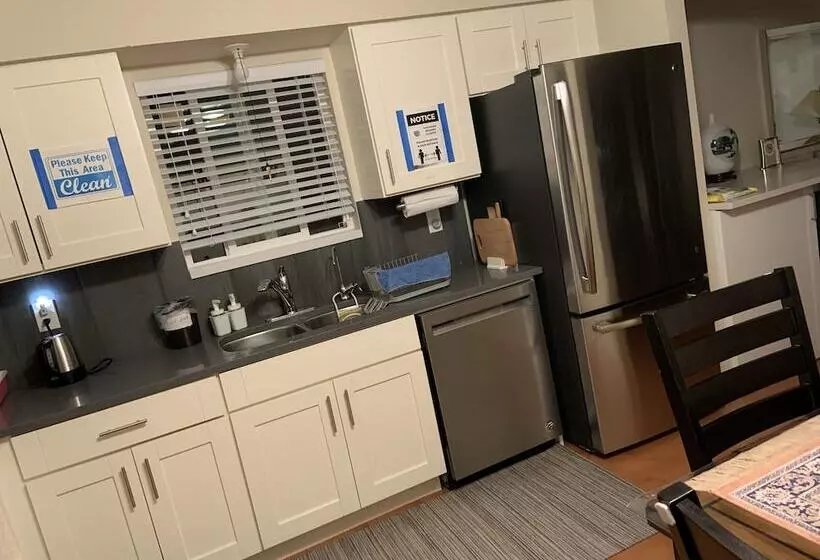 Majatalo Orchid House Near Vancouver Yvr Airport