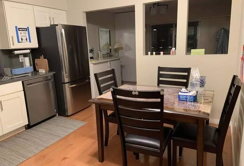 Majatalo Orchid House Near Vancouver Yvr Airport