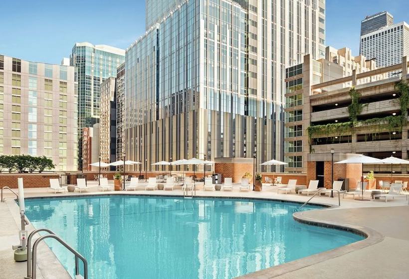 Отель Hilton Grand Vacations Club Chicago Magnificent Mile