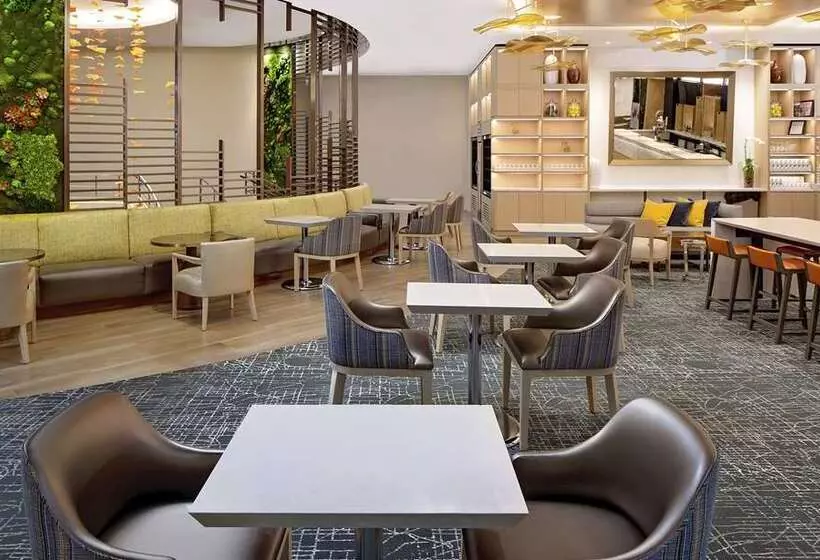 هتل Hilton Grand Vacations Club Chicago Magnificent Mile
