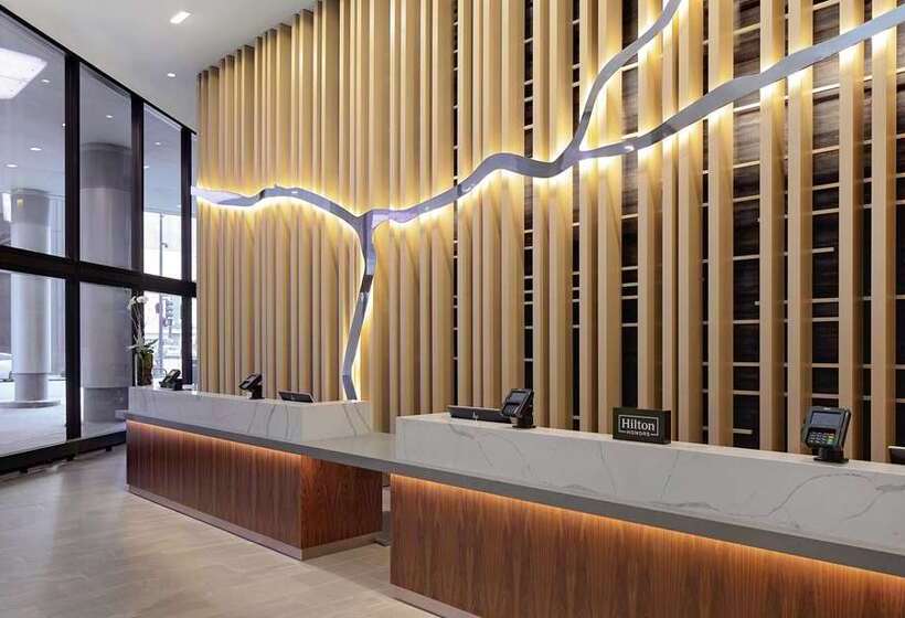 Отель Hilton Grand Vacations Club Chicago Magnificent Mile