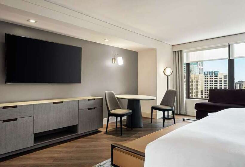 Отель Hilton Grand Vacations Club Chicago Magnificent Mile