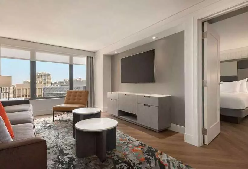هتل Hilton Grand Vacations Club Chicago Magnificent Mile