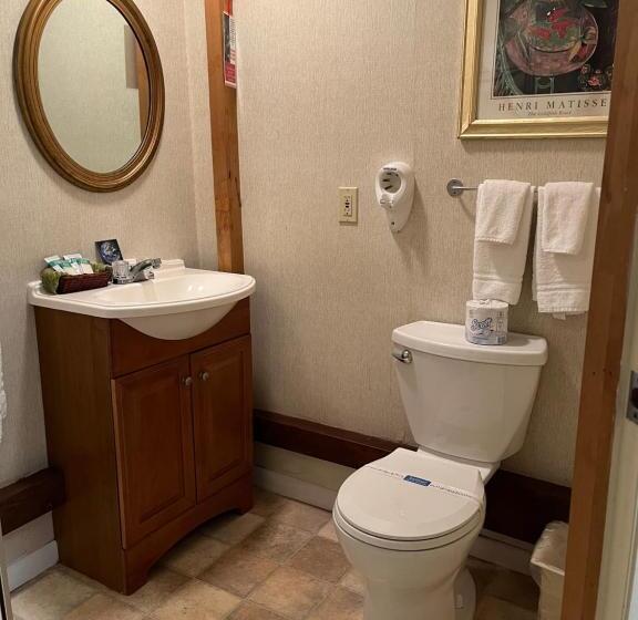 הוסטל Vinehurst Inn & Suites