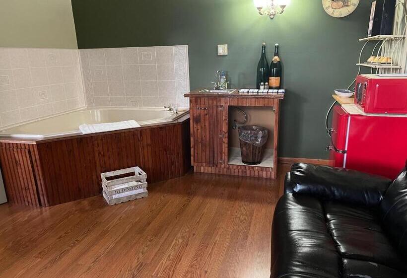 הוסטל Vinehurst Inn & Suites