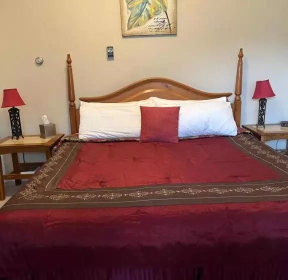 ユースホステル Vinehurst Inn & Suites