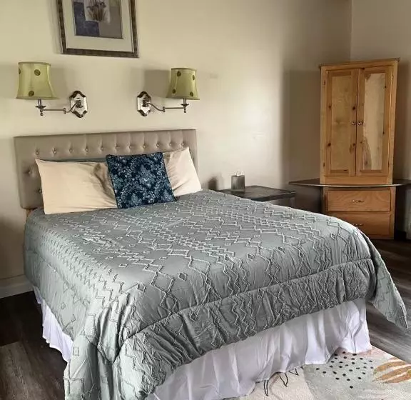 ユースホステル Vinehurst Inn & Suites