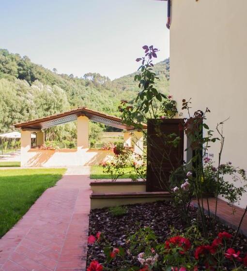 Casale La Fata Tipico Toscano Immerso Nelle Colline Tra Lucca E Versilia, 6 Appartamenti Indipenden