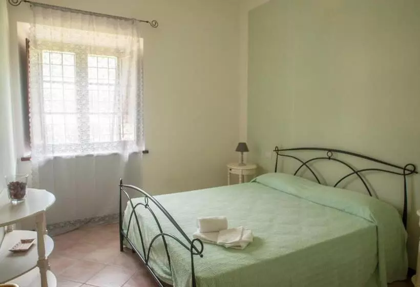 Casale La Fata  Tipico Toscano Immerso Nelle Colline Tra Lucca E Versilia, 6 Appartamenti Indipenden