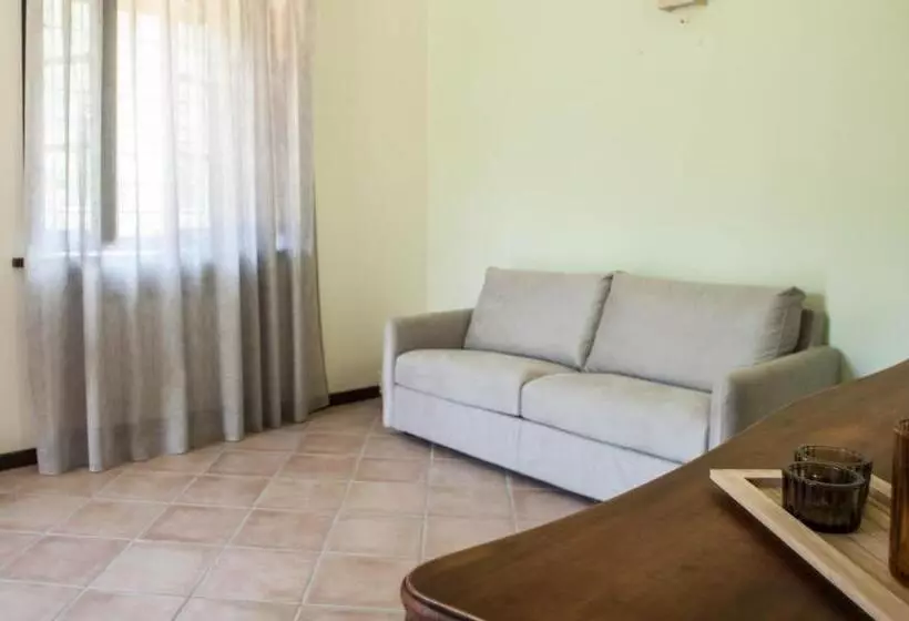 Casale La Fata  Tipico Toscano Immerso Nelle Colline Tra Lucca E Versilia, 6 Appartamenti Indipenden