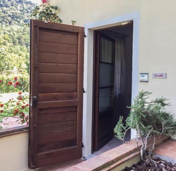 Casale La Fata Tipico Toscano Immerso Nelle Colline Tra Lucca E Versilia, 6 Appartamenti Indipenden
