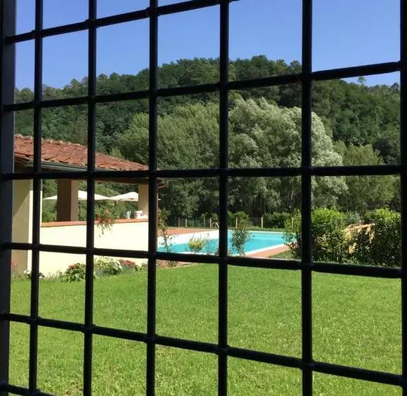 Casale La Fata  Tipico Toscano Immerso Nelle Colline Tra Lucca E Versilia, 6 Appartamenti Indipenden