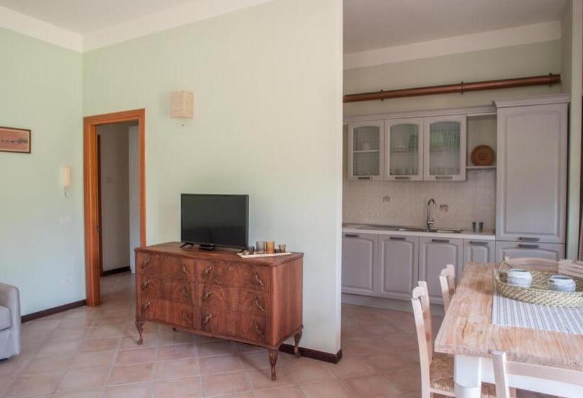 Casale La Fata Tipico Toscano Immerso Nelle Colline Tra Lucca E Versilia, 6 Appartamenti Indipenden