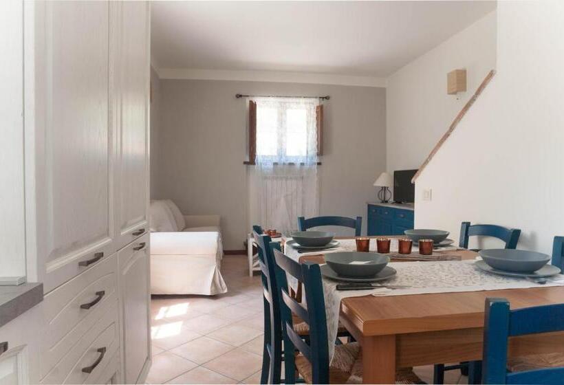 Casale La Fata Tipico Toscano Immerso Nelle Colline Tra Lucca E Versilia, 6 Appartamenti Indipenden