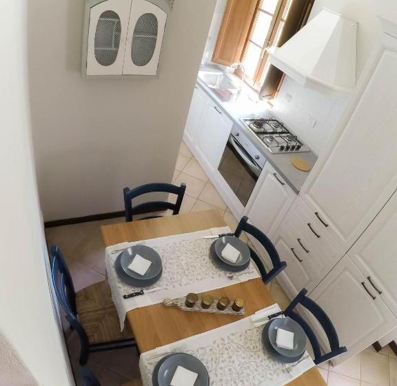 Casale La Fata Tipico Toscano Immerso Nelle Colline Tra Lucca E Versilia, 6 Appartamenti Indipenden