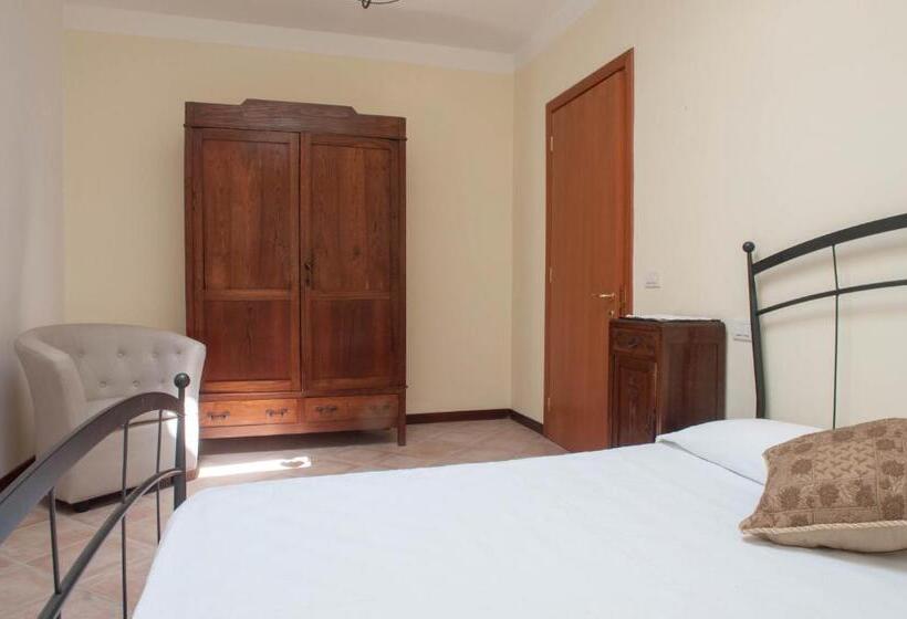 Casale La Fata Tipico Toscano Immerso Nelle Colline Tra Lucca E Versilia, 6 Appartamenti Indipenden