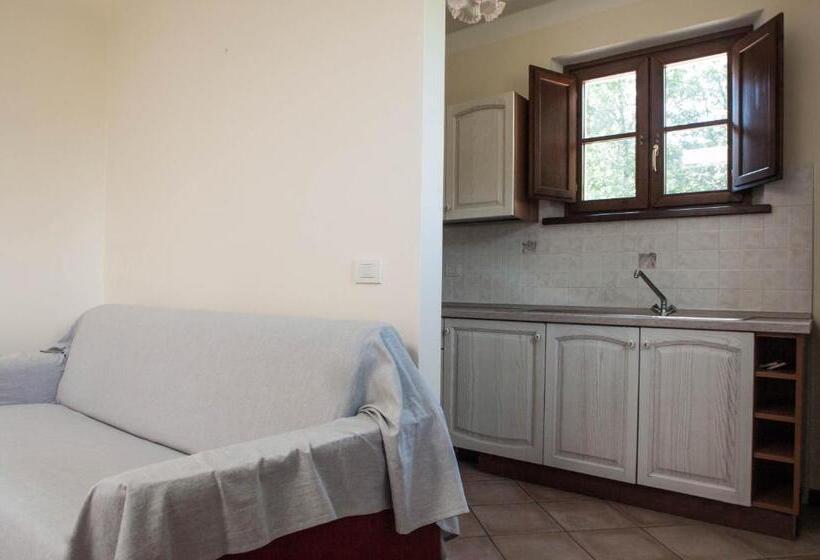 Casale La Fata Tipico Toscano Immerso Nelle Colline Tra Lucca E Versilia, 6 Appartamenti Indipenden