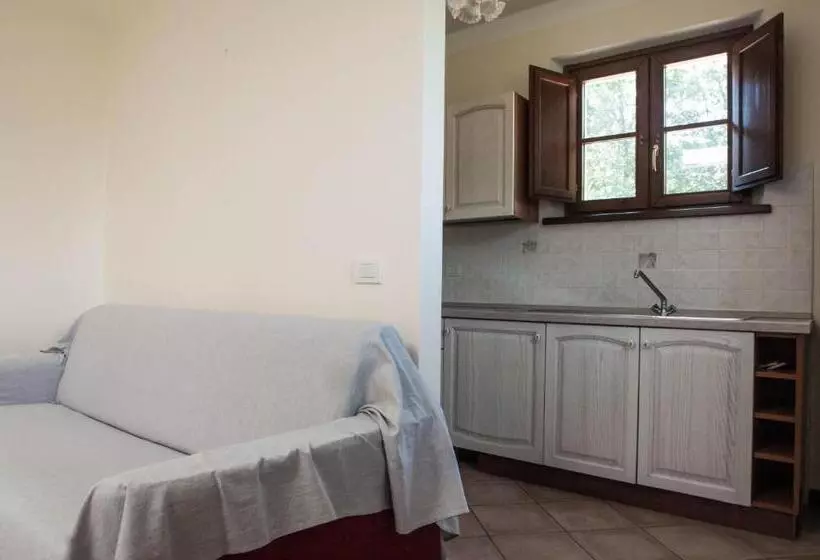 Casale La Fata  Tipico Toscano Immerso Nelle Colline Tra Lucca E Versilia, 6 Appartamenti Indipenden