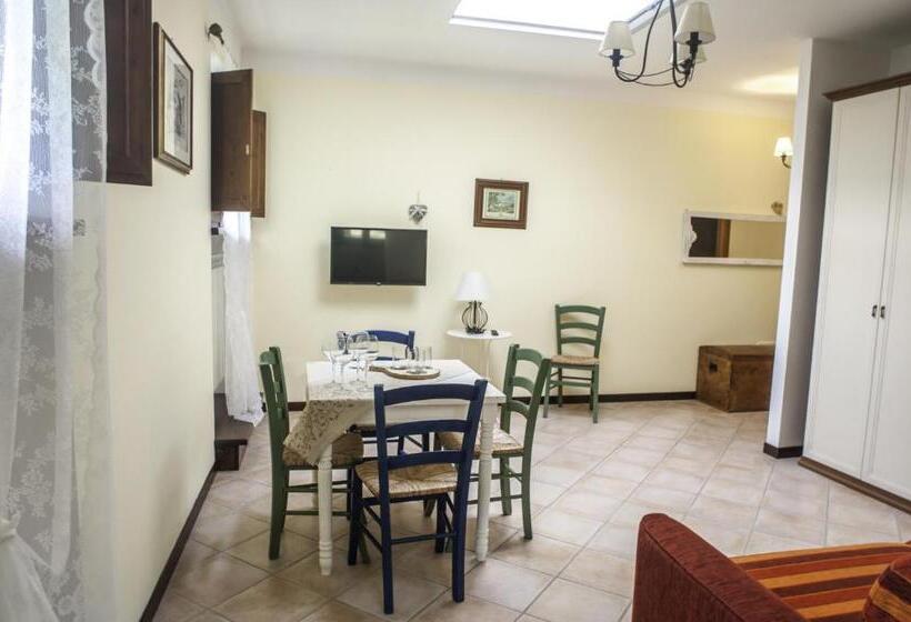 Casale La Fata Tipico Toscano Immerso Nelle Colline Tra Lucca E Versilia, 6 Appartamenti Indipenden