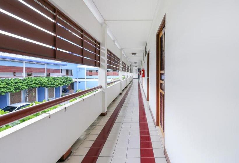 ホテル Oyo 952 Ocean Gold Card Ayutthaya