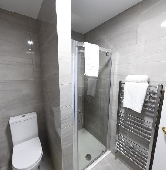 بنسيون Whispering Pines