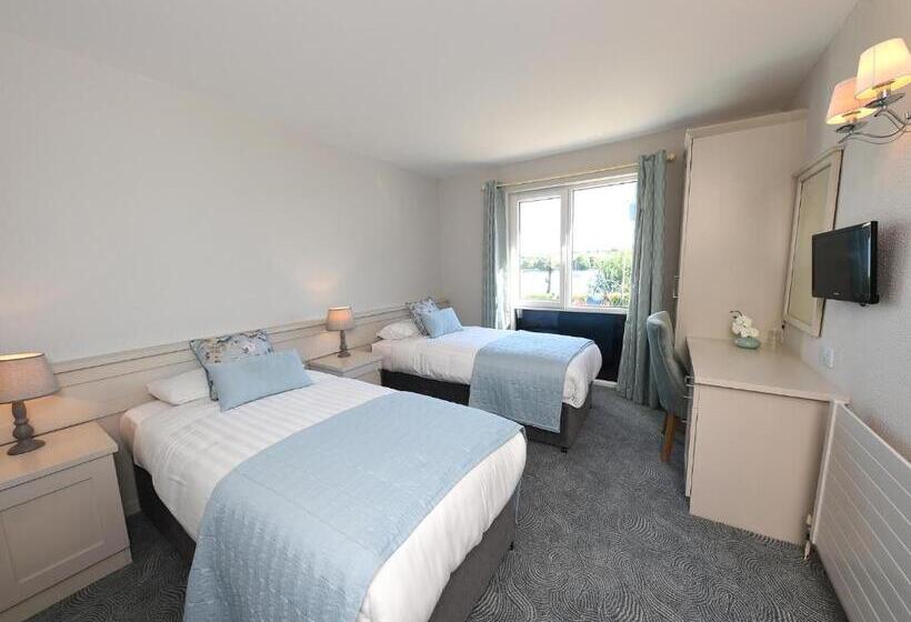 بنسيون Whispering Pines