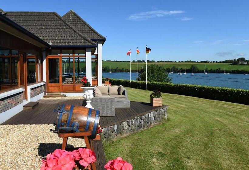 بنسيون Whispering Pines