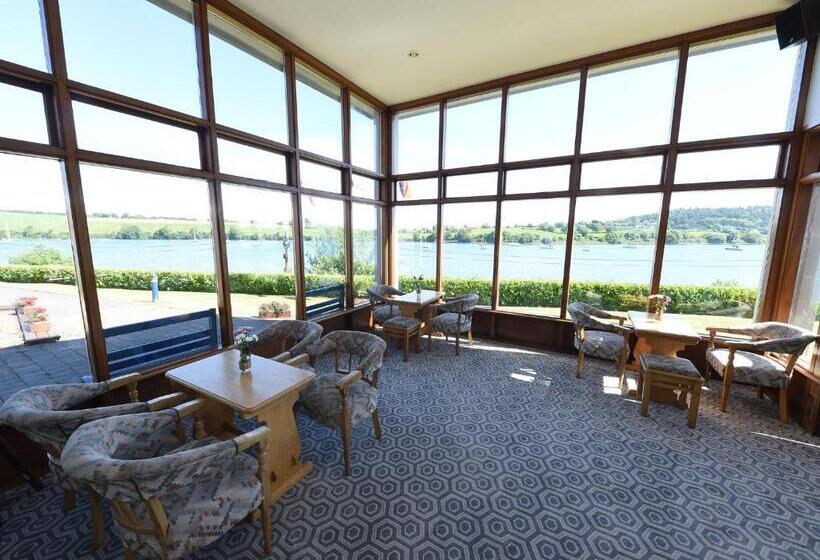 بنسيون Whispering Pines