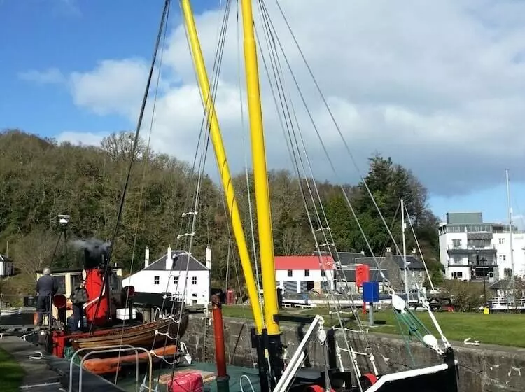 Crinan Canal Cottage No8, Kilmartin
