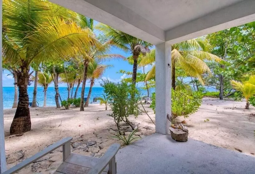 هتل Camp Bay Lodge