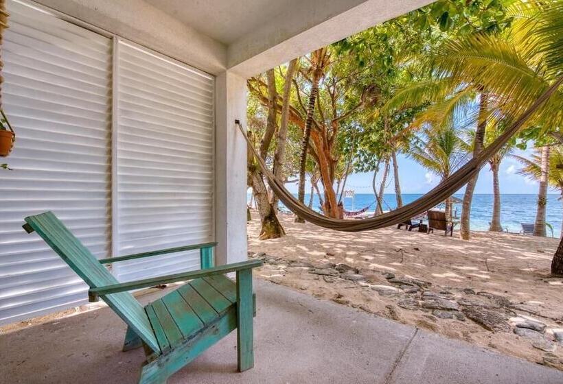 هتل Camp Bay Lodge