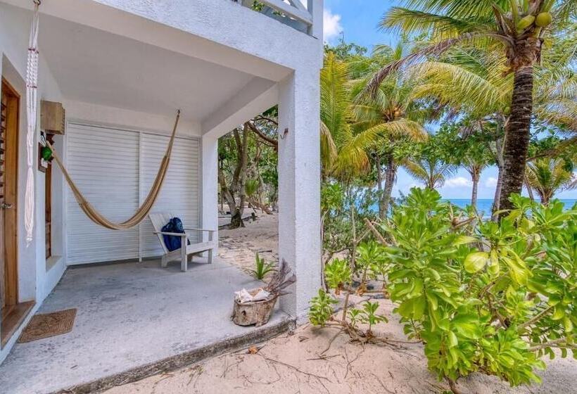 هتل Camp Bay Lodge