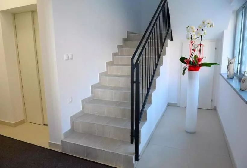 هتل Hostel Ormož