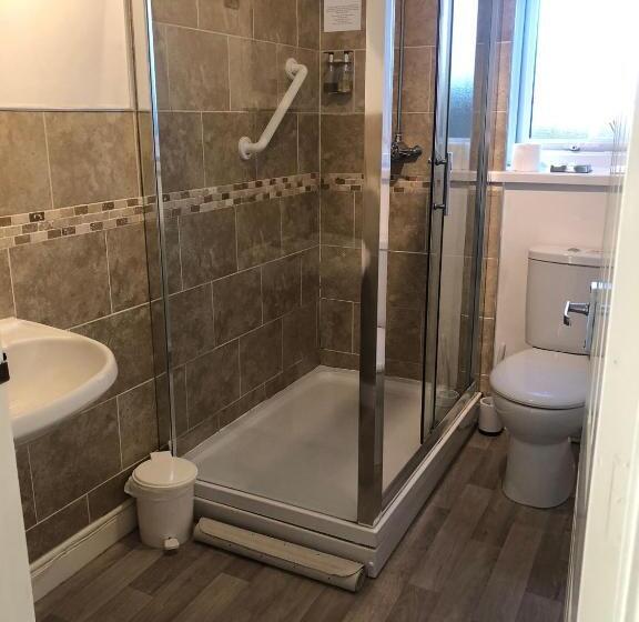 פנסיון Burton Lodge Guest House & Spa