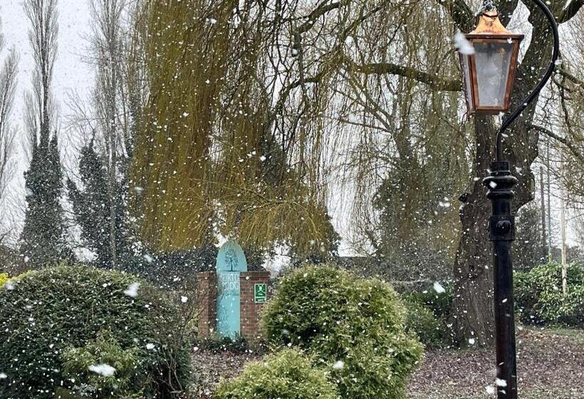 פנסיון Burton Lodge Guest House & Spa