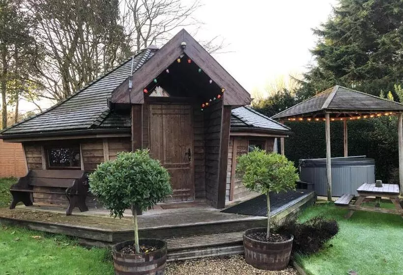 ペンション Burton Lodge Guest House & Spa