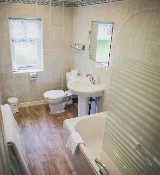 פנסיון Burton Lodge Guest House & Spa