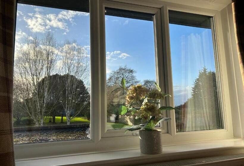 פנסיון Burton Lodge Guest House & Spa