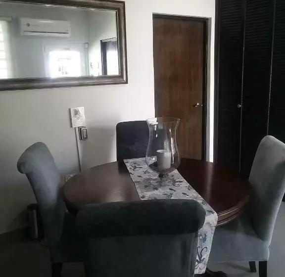 پانسیون Isla Verde By The Beach Guest House