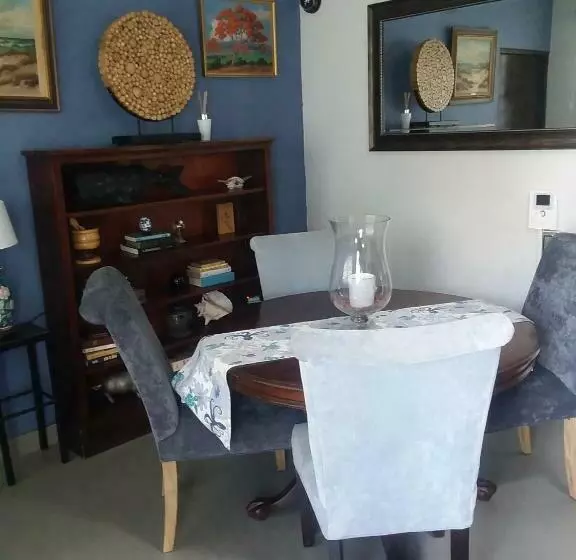 پانسیون Isla Verde By The Beach Guest House