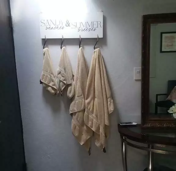 پانسیون Isla Verde By The Beach Guest House