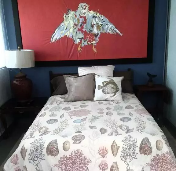 پانسیون Isla Verde By The Beach Guest House