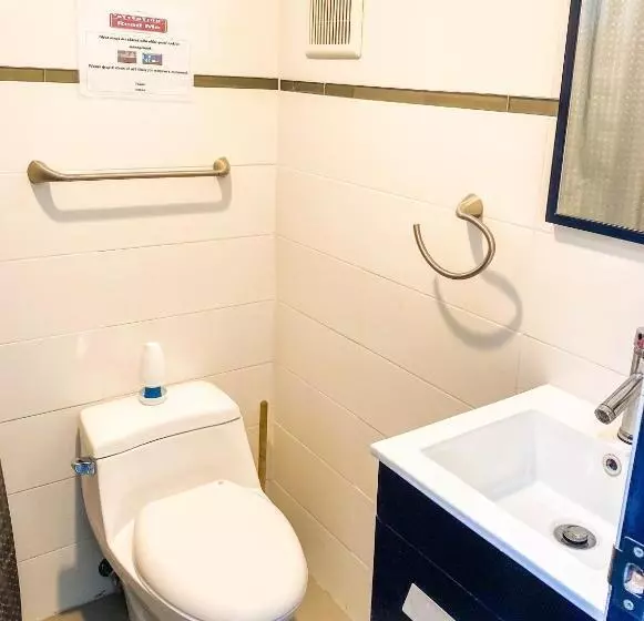 پانسیون Isla Verde By The Beach Guest House