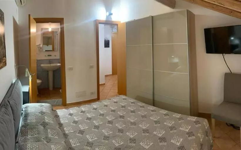 پانسیون Rooms Teatro Greco