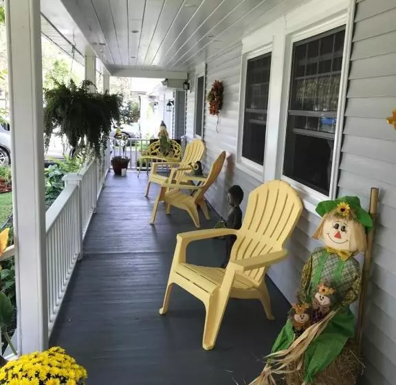 Yellow Door Bed And Breakfast