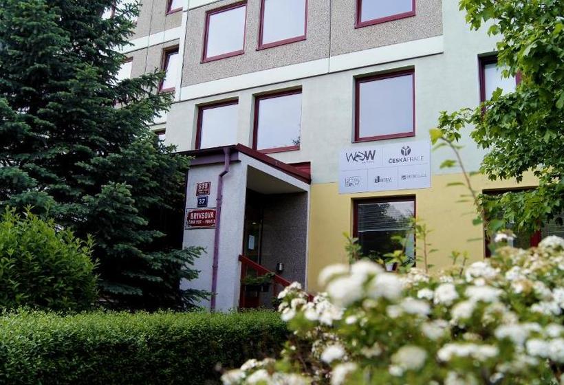 Retkeilymaja Km House černý Most