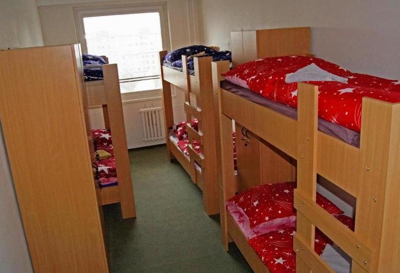 Retkeilymaja Km House černý Most