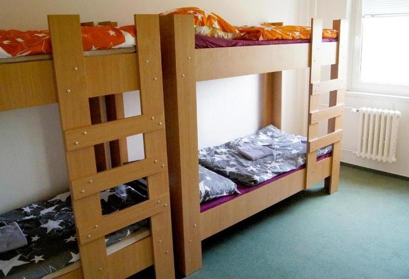 Retkeilymaja Km House černý Most