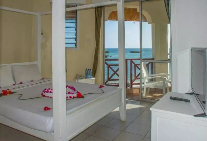 هتل Watamu Adventist Beach Resort